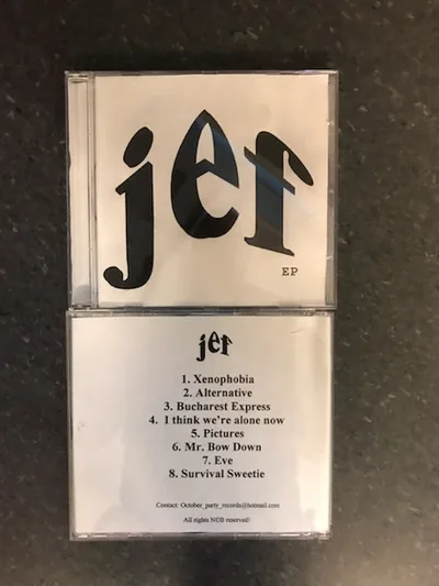 JEF Gratis promo cd som ble gitt ut i 460 eksemplarer og delt ut gratis 08.02.2002, alt CD brent og klippet ut for hånd hjemme av oss selv..jpg