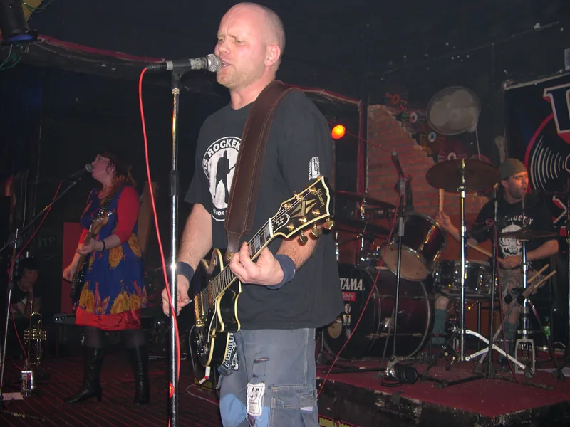 Katy and Kjell playing side by side at VOX in Wuhan, bathed in red and blue stage light