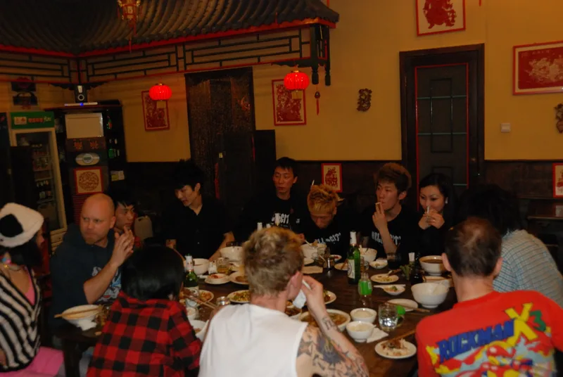 Middag i Beijing med masse rockevenner.jpg