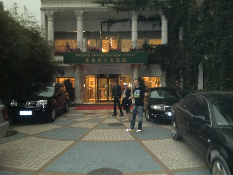 6 Ved hotellet i Beijing 23. Juni 2011