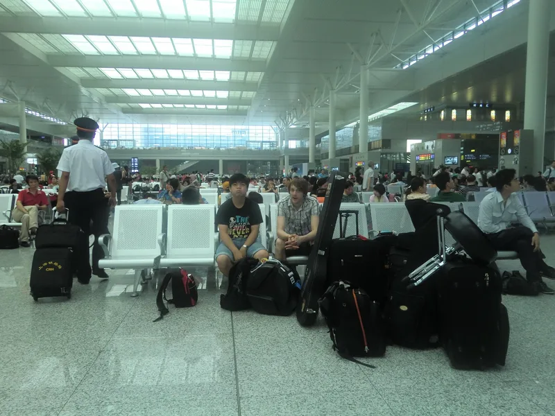 10 Togstasjonen i Shanghai i Kina 1. Juli 2011