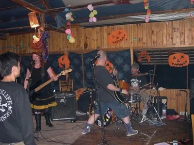 11.04.2006 Jef Shuanle Bar – Guiling with Banana Peel (CH) og Bad Lucky King (CH).jpg