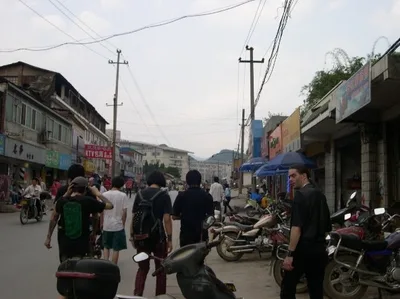 Streetwalking in Guiling (1).jpg
