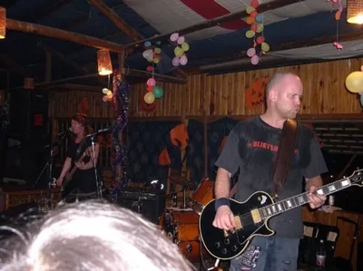 Svett opplevelse, 11.04.2006 Jef Shuanle Bar – Guiling with Banana Peel (CH) og Bad Lucky King (CH).jpg