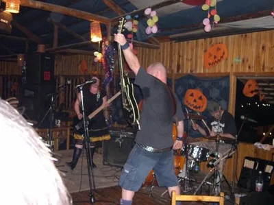 Varmt, 11.04.2006 Jef Shuanle Bar – Guiling with Banana Peel (CH) og Bad Lucky King (CH).jpg