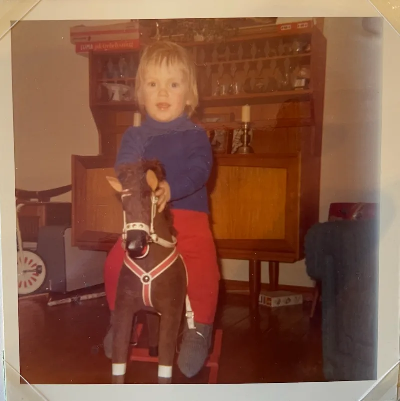 Kjell på rocking Horse.jpg