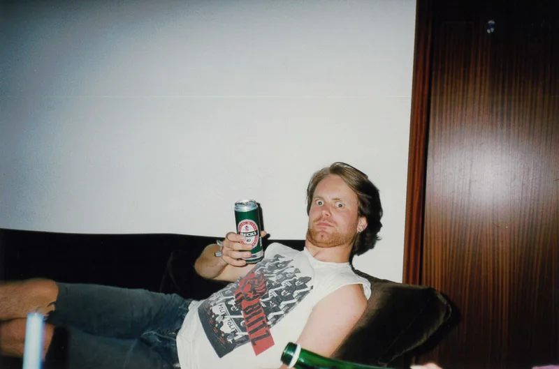 PP Kjell tar en øl i Delta Studio Tyskland 1992