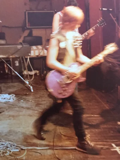 SPY gitar.jpg