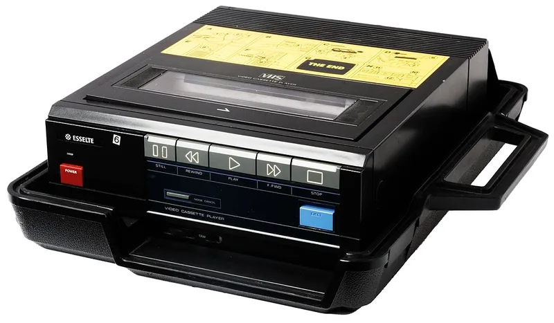 1200px-Funai-Esselte moviebox.jpg