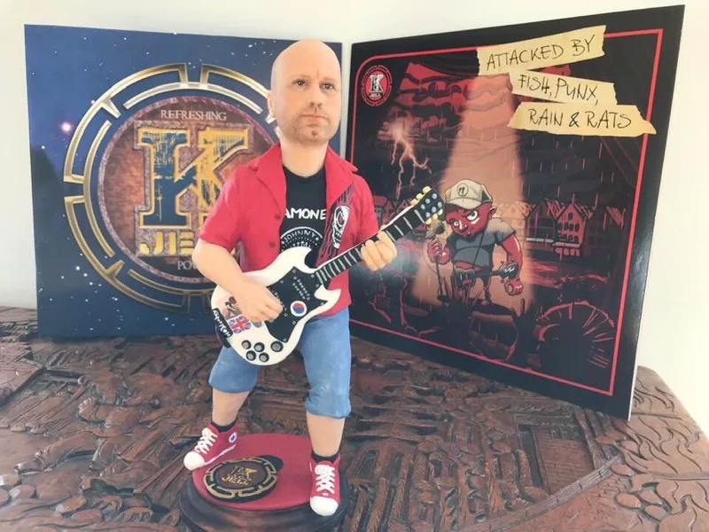 2 K-jell vinyler og K-Jell figure.jpg