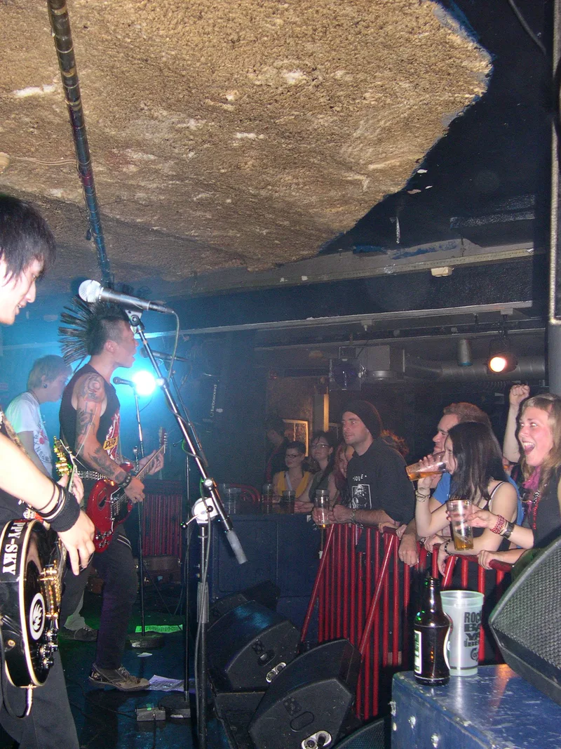 SMZB live at Garage in Bergen Norway on teh 30 of August 2005 def.jpg