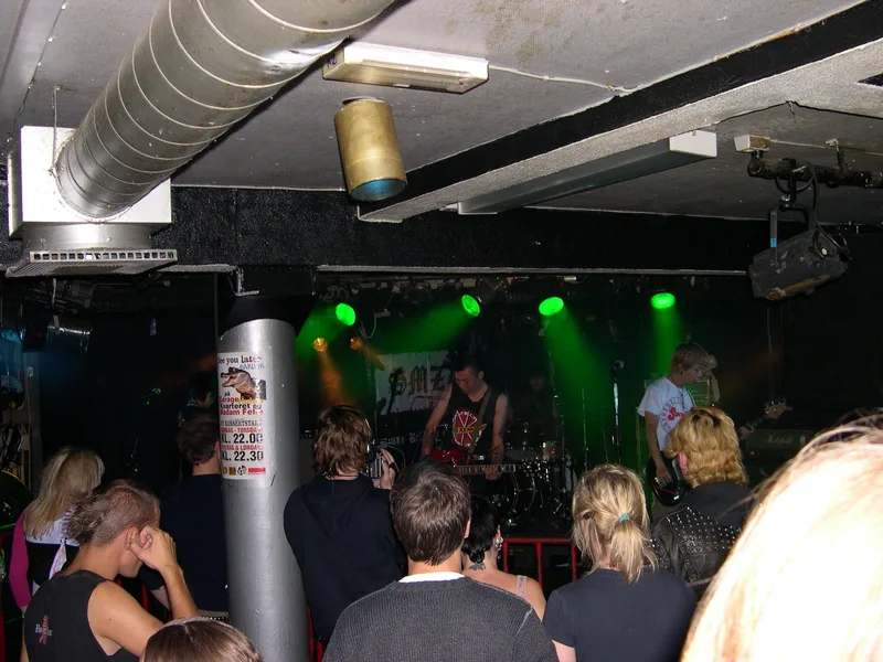 SMZB live at Garage in Bergen Norway on teh 30 of August 2005.JPG
