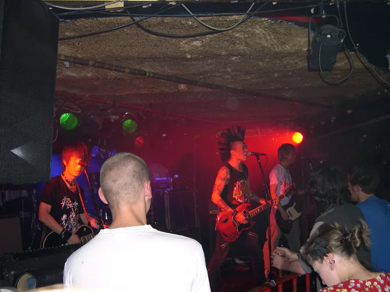 SMZB live at Garage in Bergen Norway on teh 30 of August 2005 vv.JPG