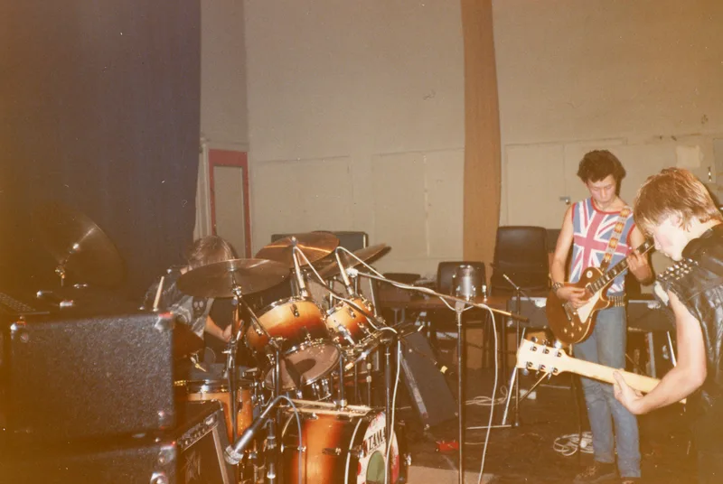 3 SPY Kjell gitar Os Rock oktover 1984, fotografert av Jan Tore Finnema